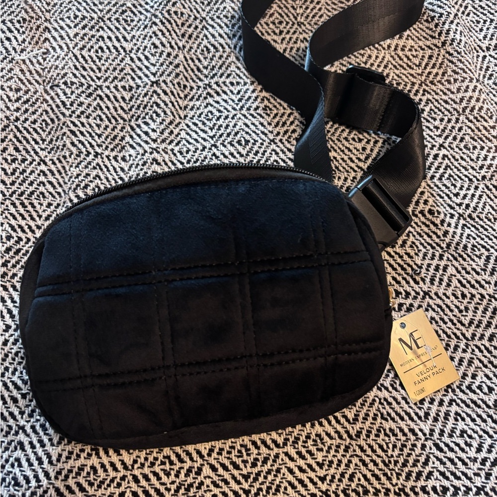 Sleek Black Crossbody Bag